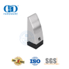 Dreieckiger Türstopper aus satiniertem Nickel, schwarzer Gummistopper für Bodenmontage-DDDS013-SN