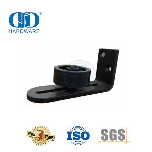 Universelle schwarze verstellbare Scheunentor-Rollenführung aus Edelstahl für den unteren Boden, verdeckte Scheunentor-Hardware-DDBD082