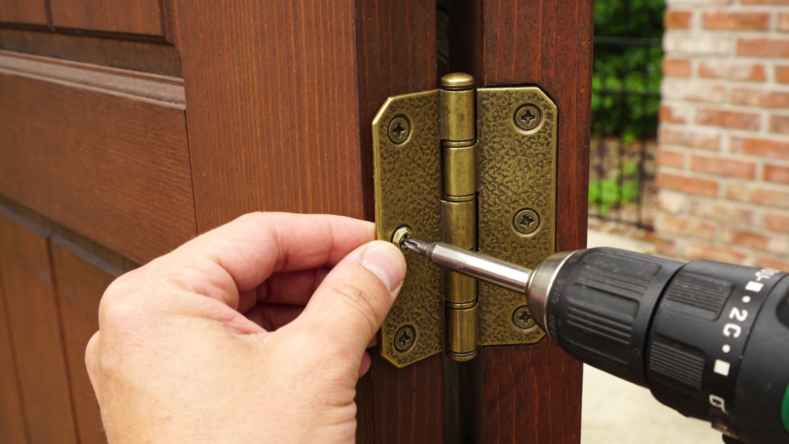 Au&szlig;ent&uuml;rscharniere