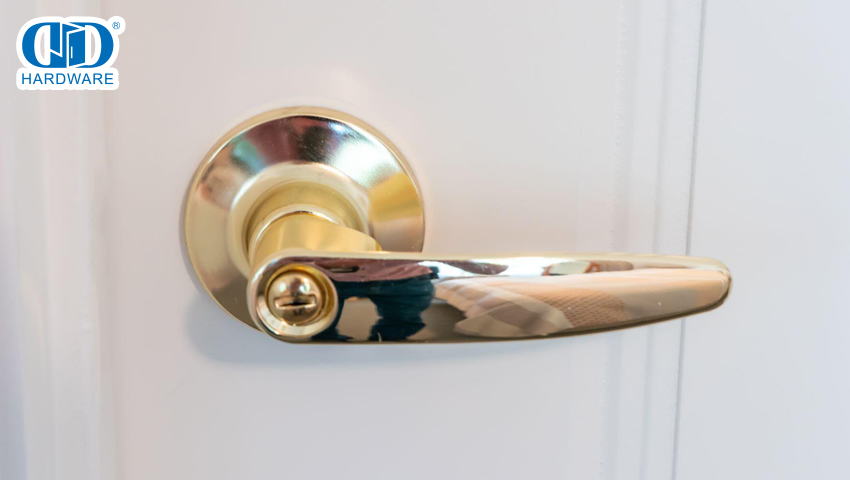 Warum Edelstahl Messing, Zink und Aluminium in hohen Verkehrsgebieten überdauert